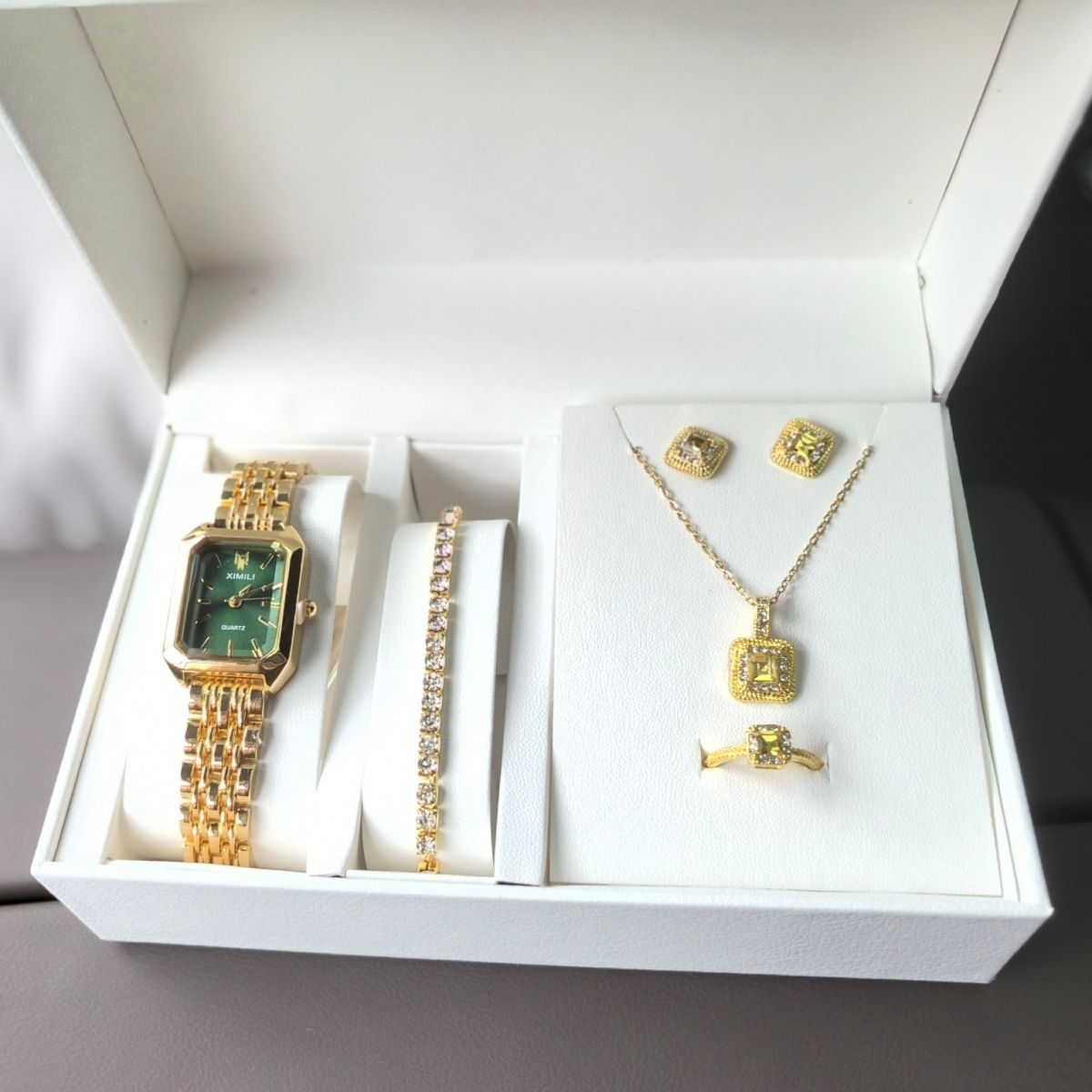 Birthday gift for girl girlfriend to give wife practical high-end watch set to give girlfriend 18-year-old adult gift commemoration