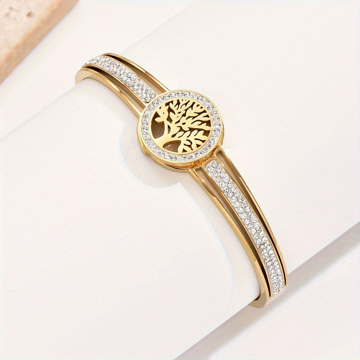 A Men'S Stylish Tree of Life Bracelet Made of 316L Stainless Steel, Perfect As a Holiday Gift