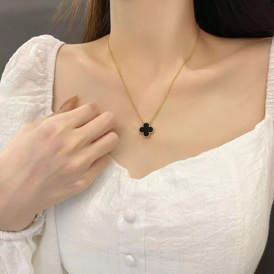 Van Cleef ins niche light luxury titanium steel fading double-sided bracelet high-grade texture necklace four-leaf clover necklace for mother