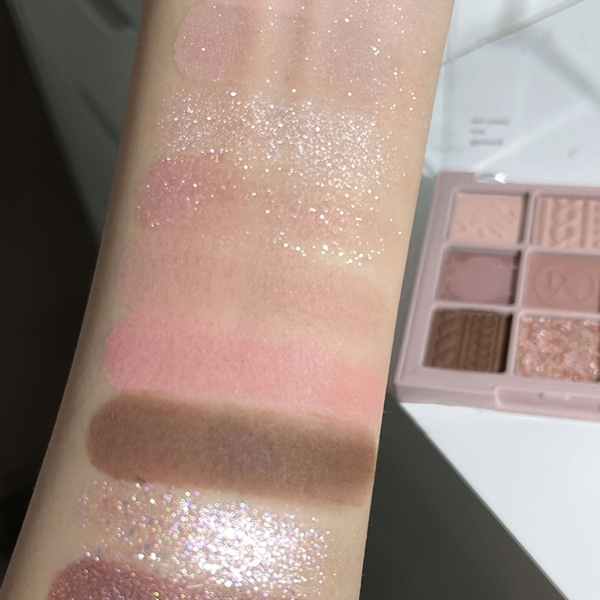 A 9-Color Eyeshadow Palette Featuring Low-Saturation Matte And Shimmer Velvet Textures in Earthy Tones, Taro, Milk Tea, And Powdery Purple Shades That Are Waterproof And Long-Lasting Without Smudging