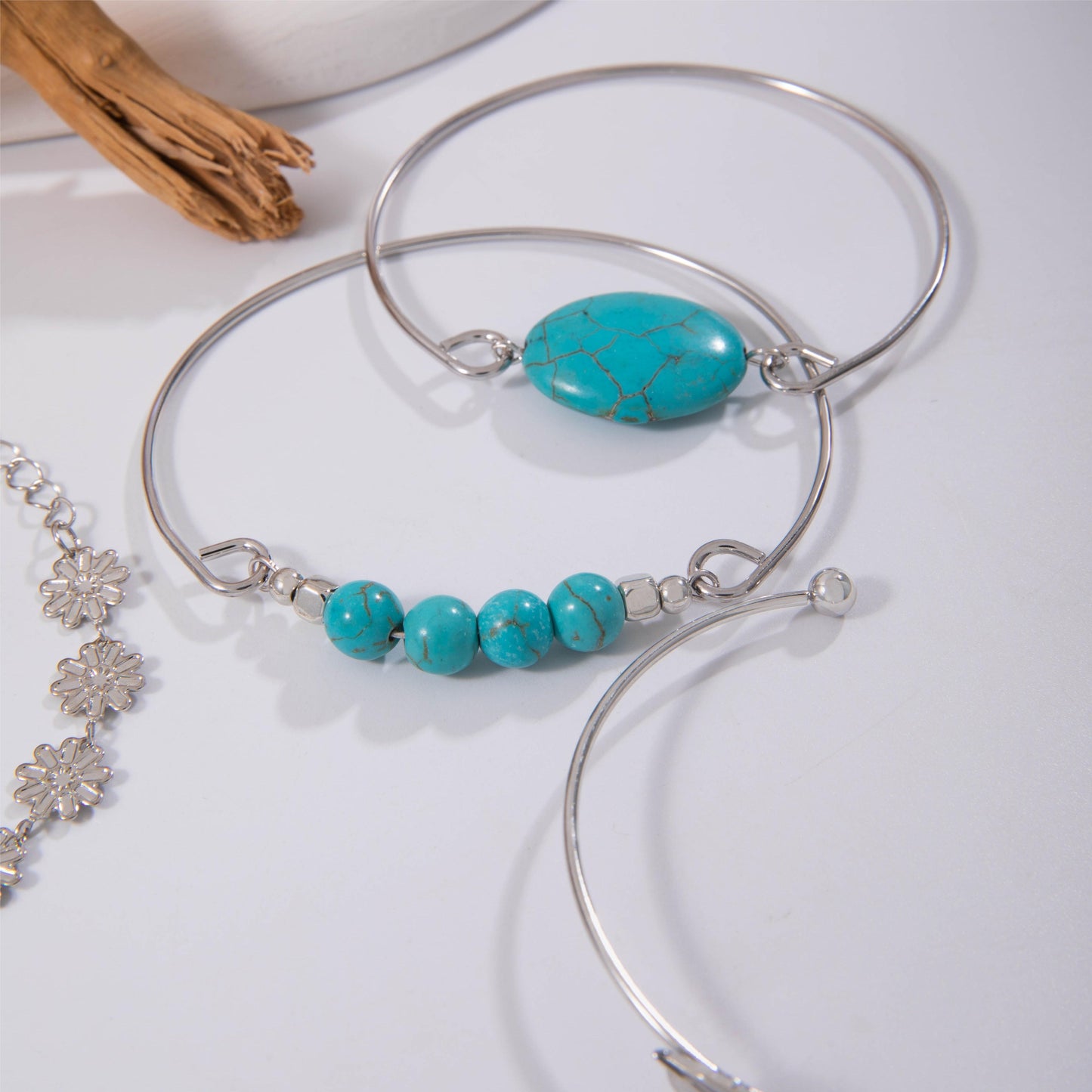 Fashionable Vintage Green Artificial Turquoise Inlaid Jewelry Set, a Unique And Versatile Ethnic Style Five-Piece Bracelet And Bangle Set for Women Featuring Flowers And Feathers