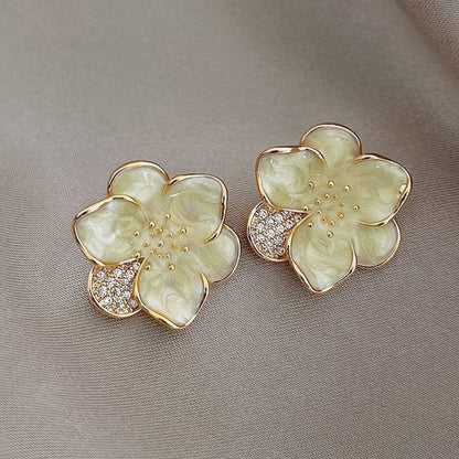 1 Pair of Fashionable and Elegant Small Fresh Flower -Studded Women's Everyday Earrings