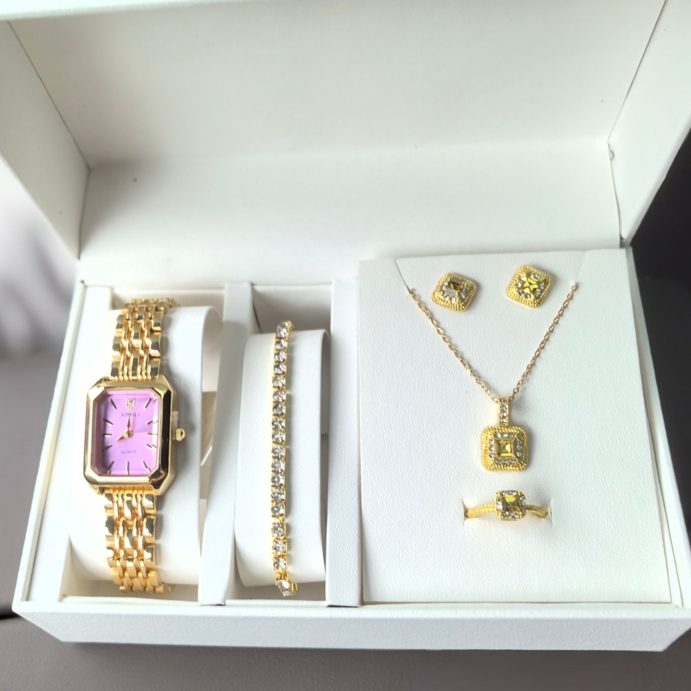 Birthday gift for girl girlfriend to give wife practical high-end watch set to give girlfriend 18-year-old adult gift commemoration