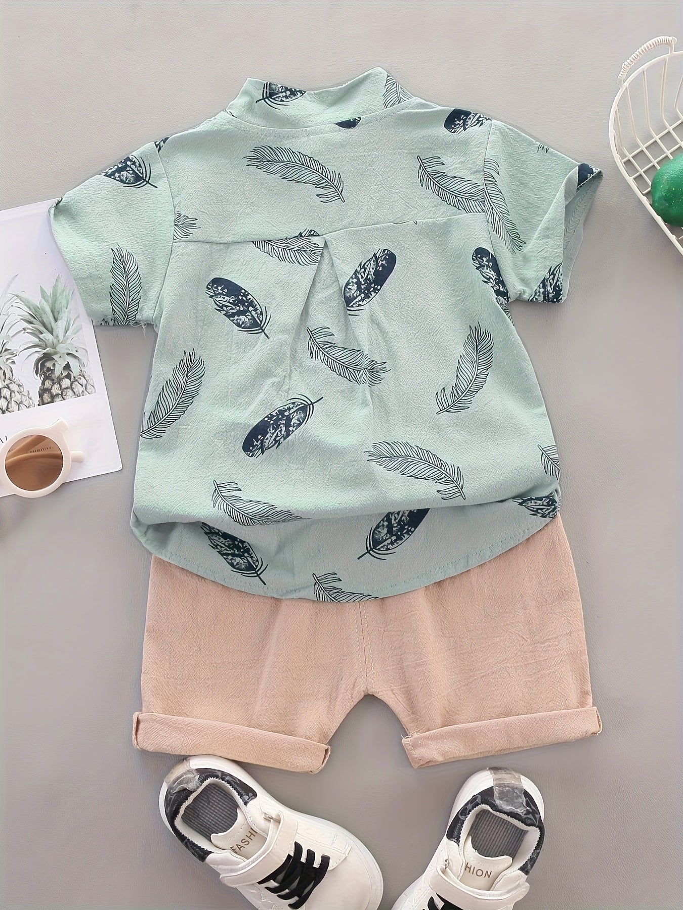 [Vibrant Boys' Set] 2pcs Vibrant Yellow Boys' Casual Feather Print Short Sleeve Shirt and Shorts Set | Button-Up Collared Shirt & Matching Shorts, Perfect for Spring/Summer, Baby Boy Outfit, Nonstretch Fabric, for Outdoor