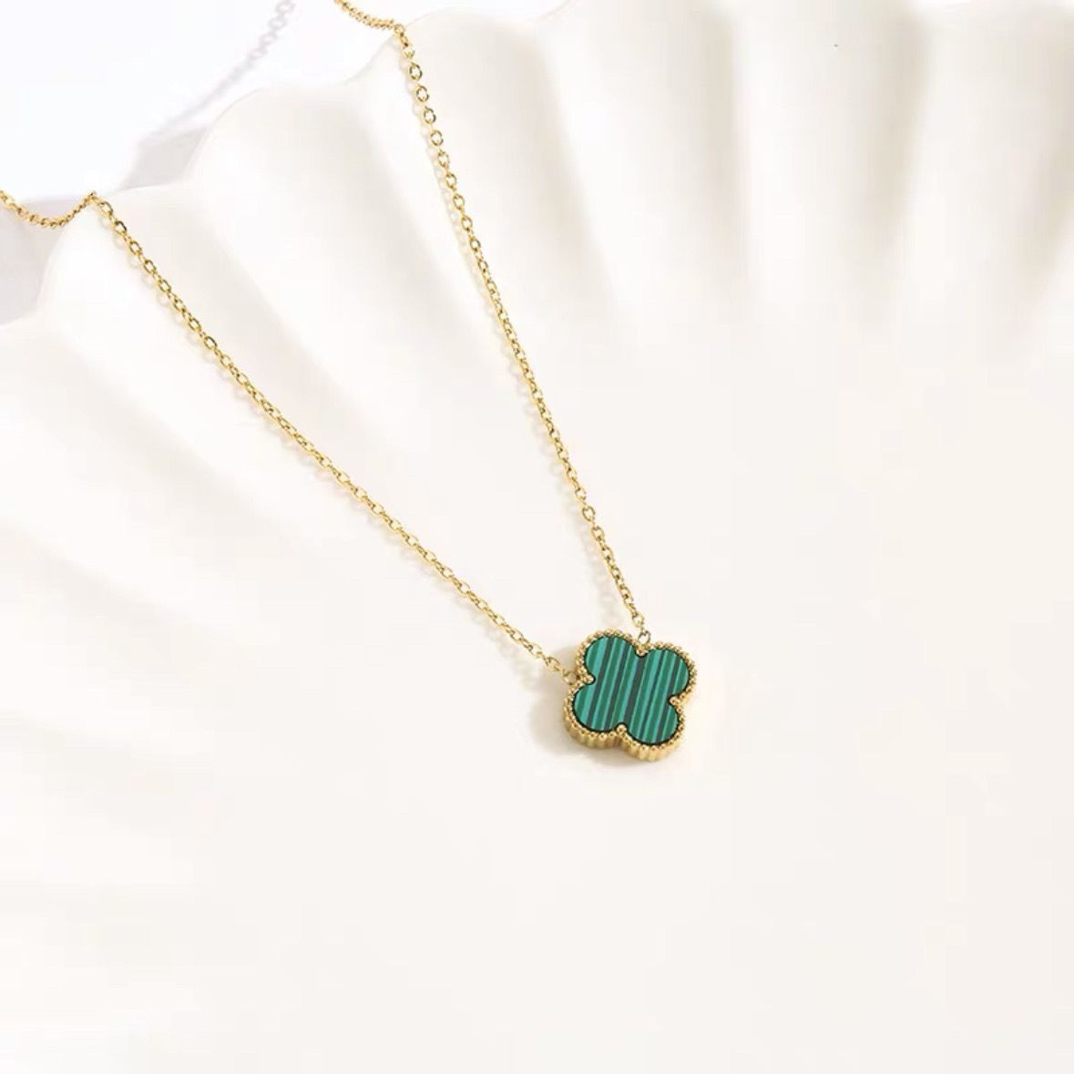 Van Cleef ins niche light luxury titanium steel fading double-sided bracelet high-grade texture necklace four-leaf clover necklace for mother