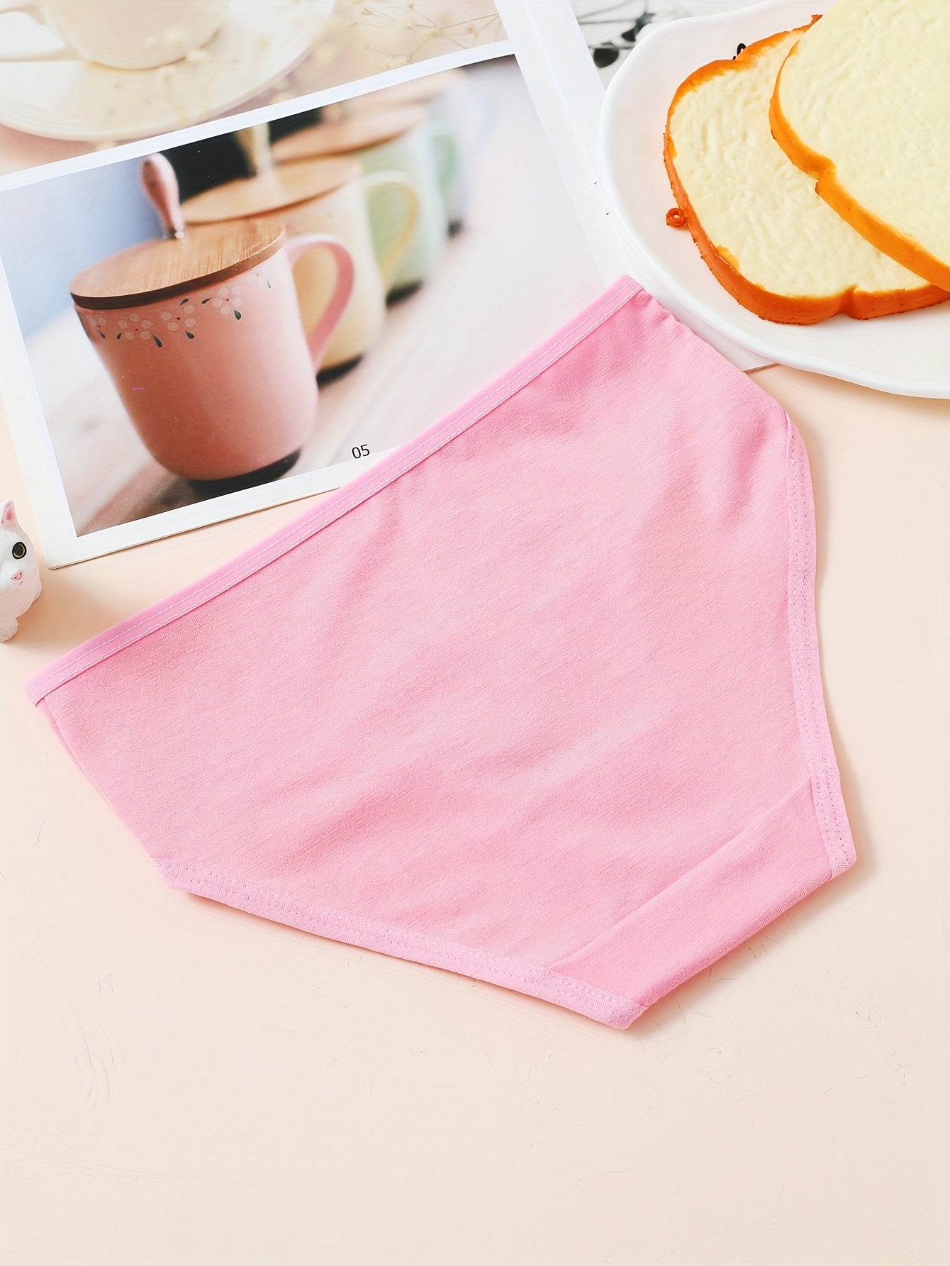 [4pcs Girls' Underwear] 4pcs Girls' Soft & Comfortable Triangle Underwear - Assorted Cute Animal & Floral Patterns, Breathable Stretch Fabric, Regular Fit for Casual Attire, Cute Underwear, Playful Design, Medium Elasticity