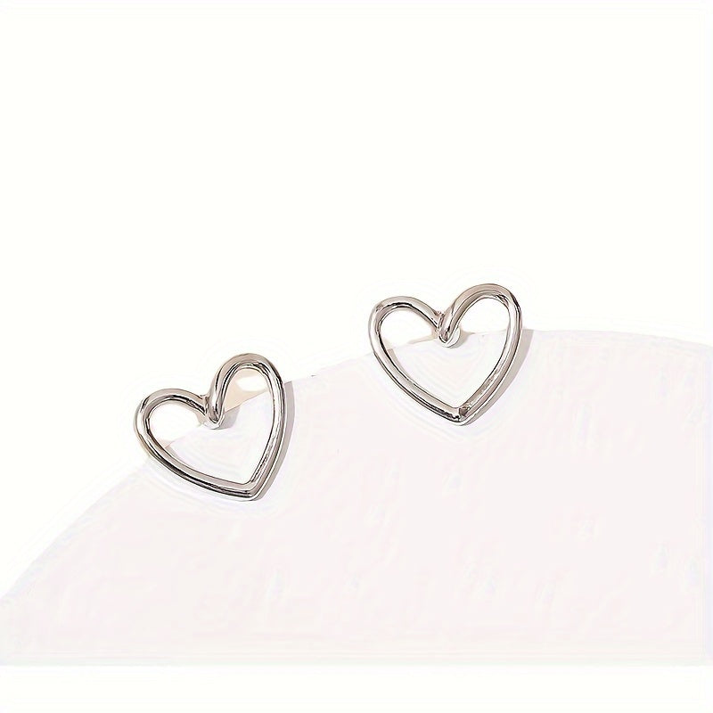 One Pair of Fashion Classic Hollow Heart Stud Earrings