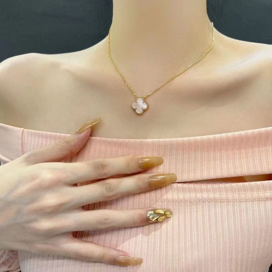 Van Cleef ins niche light luxury titanium steel fading double-sided bracelet high-grade texture necklace four-leaf clover necklace for mother