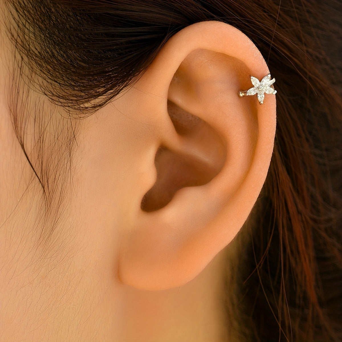 1 Elegant Cute Ear Cuff | Flower Design with Sparkling Synthetic Cubic Zirconia, 14K Golden Plated Copper, Suitable for Daily and Party Occasions, Ideal Valentine'S Day Gift