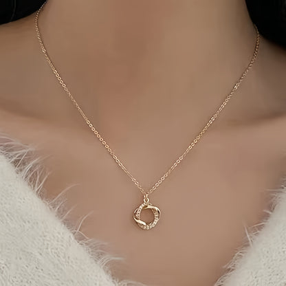 Women'S Stylish Pendant Necklace Featuring a Easy And Elegant Design with Faux Zinc Alloy Pendant, Perfect for Vacations And Everyday Wear
