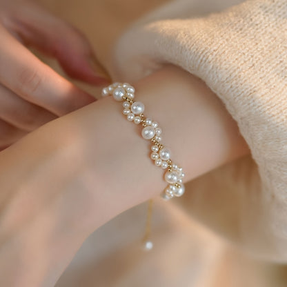 A Sweet And Exquisite Faux Pearl Cat Paw Bracelet for Women, Featuring a High-End Design That Is Versatile And Fashionable