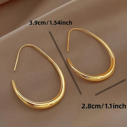 A Pair Of Minimalist Chic Teardrop-shaped Hoop Earrings, Exuding Elegance, Perfect For Ladies To Wear To Parties And Vacations.