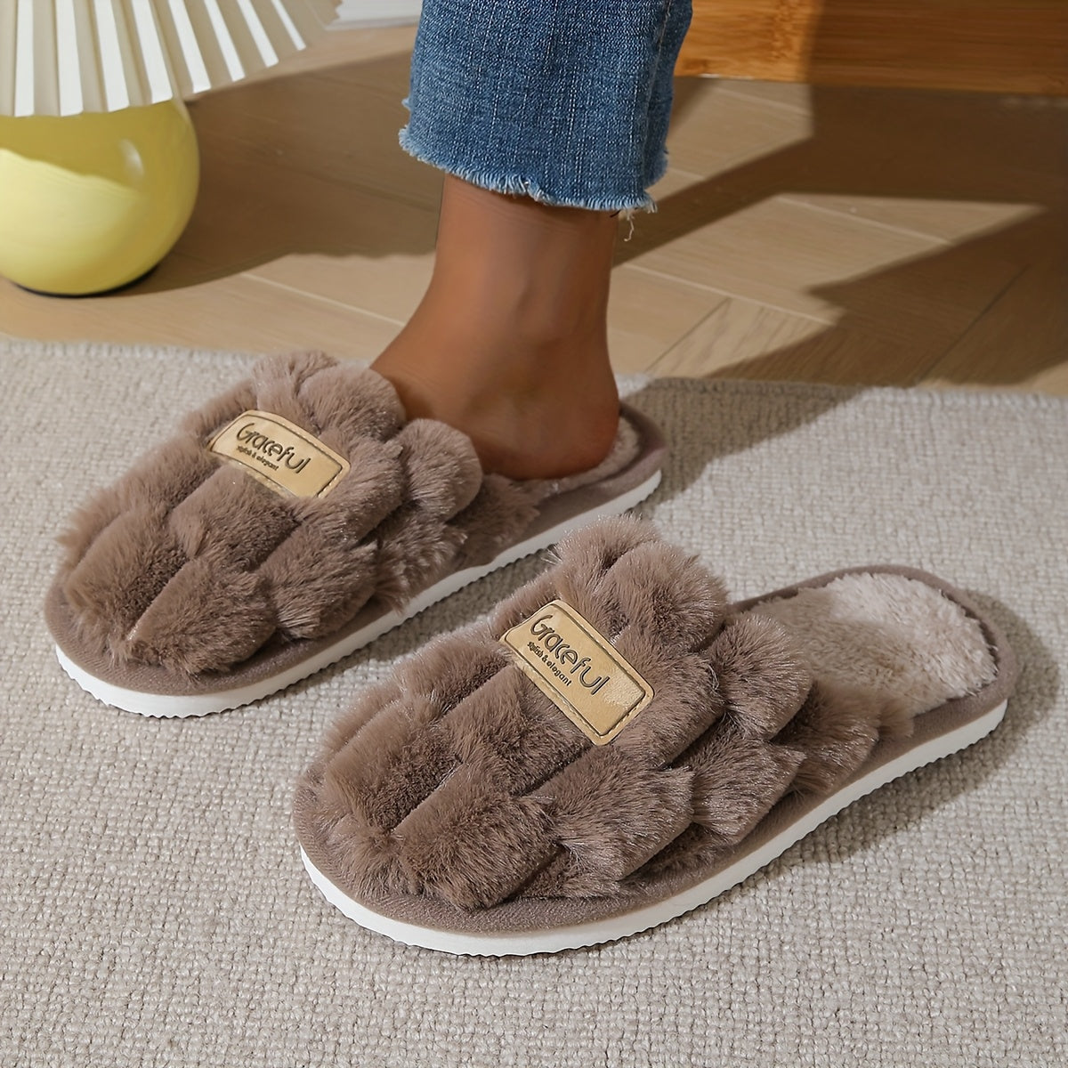 Soft And Cozy Plush Indoor Slippers for Women, Perfect for Autumn And Winter. Comfortable And Warm, Suitable for Various Occasions, Making a Great Gift for Family And Friends.