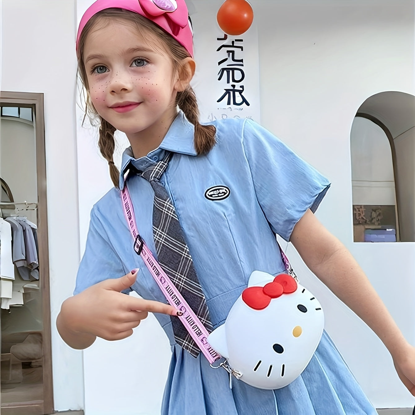 1pc of The New Hello Kitty & Family Cartoon Pouch, a Compact And Lightweight Storage Bag for Small Items, Featuring Cute Cartoon Designs, Convenient for Daily Outings