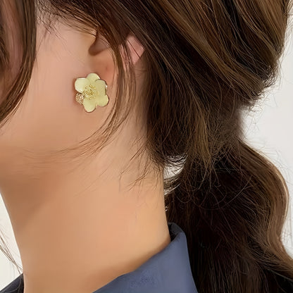 1 Pair of Fashionable and Elegant Small Fresh Flower -Studded Women's Everyday Earrings