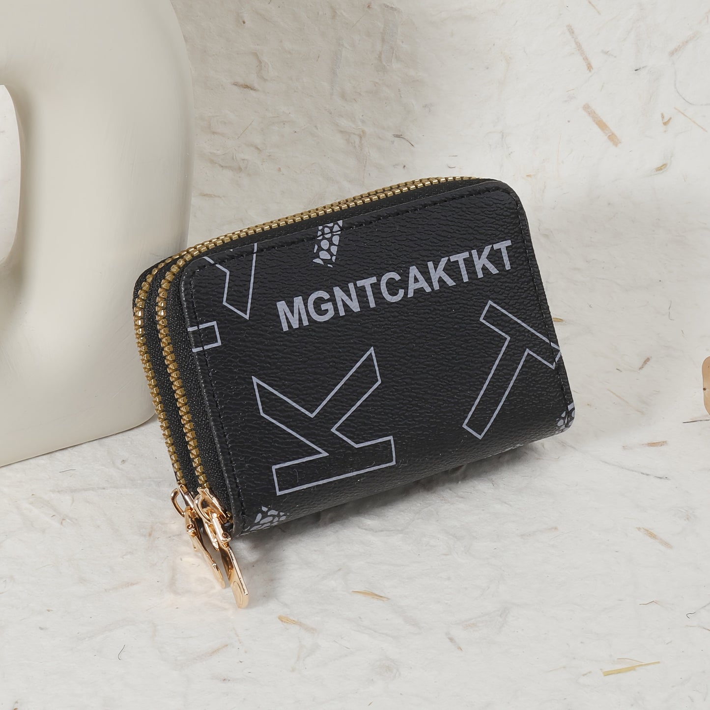 Stylish Double-Zippered Coin Purse for Credit Cards, Made from High-Quality. This Easy And Casual Multi-Card Holder Is Ideal for Outdoor Activities, Travel, And Returning to School