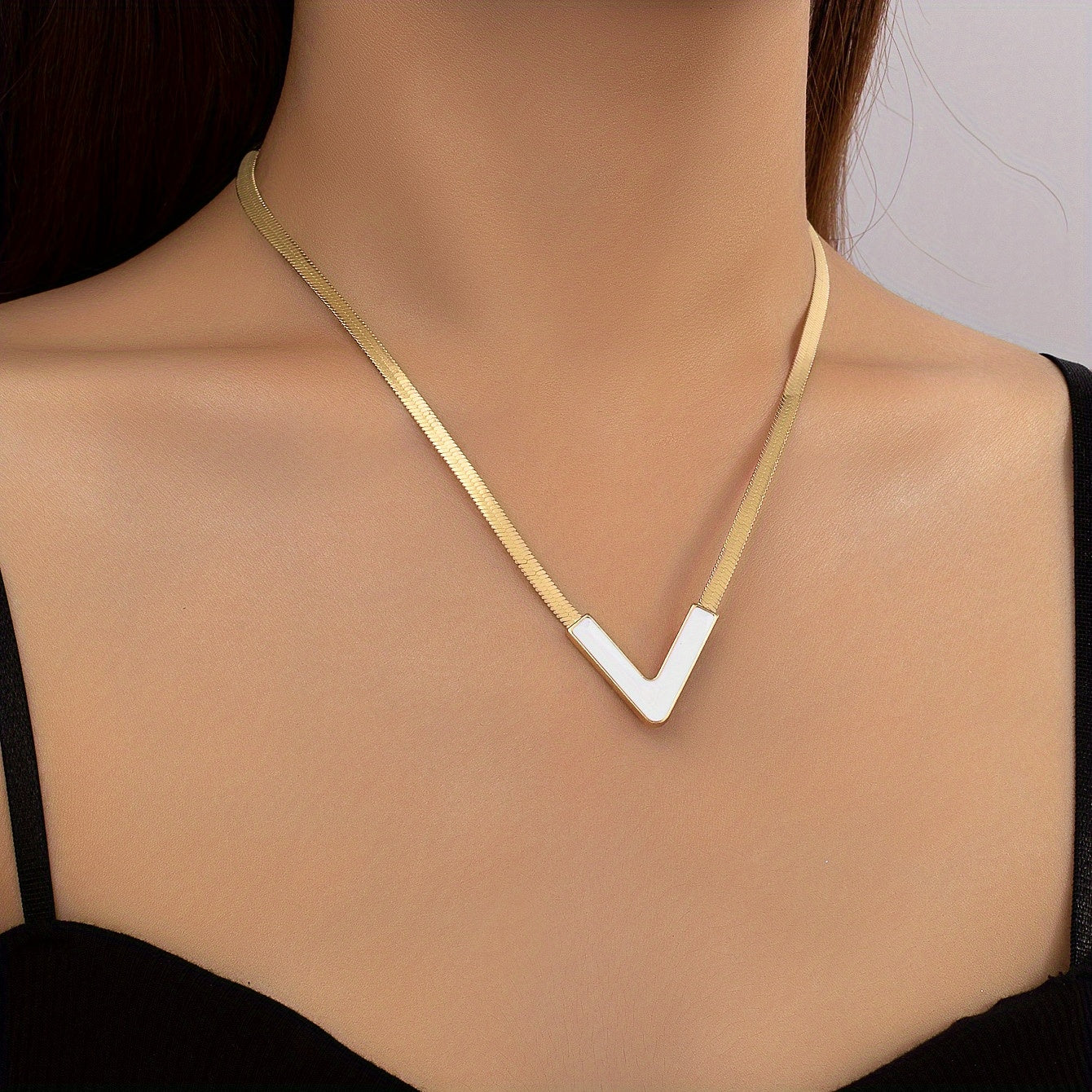 Minimalist V-Shaped Metal Necklace - Elegant Vertical Bar Pendant, Simple Casual Attire & Party, Year-Round Versatile Durable Chain for Casual or Special Occasions, Compatible with all Outfits
