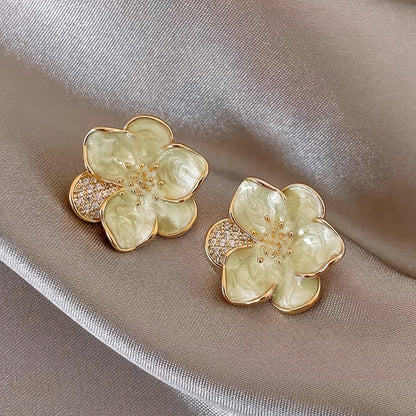 1 Pair of Fashionable and Elegant Small Fresh Flower -Studded Women's Everyday Earrings