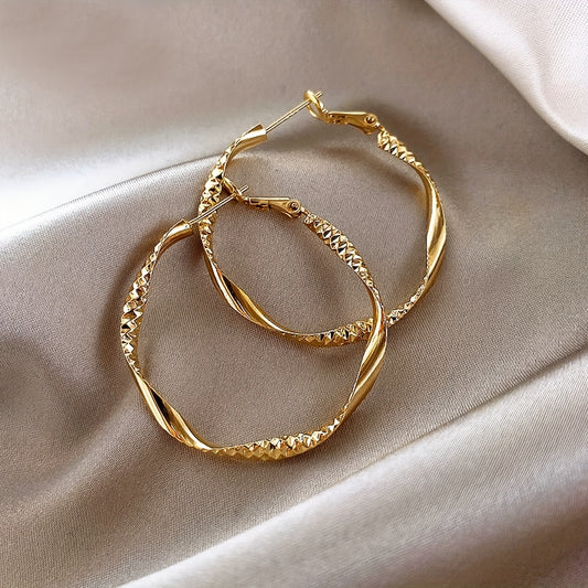 1 Pair of Minimalist, Unique, Light Luxury, High-End Wavy Hoop Earrings for Women