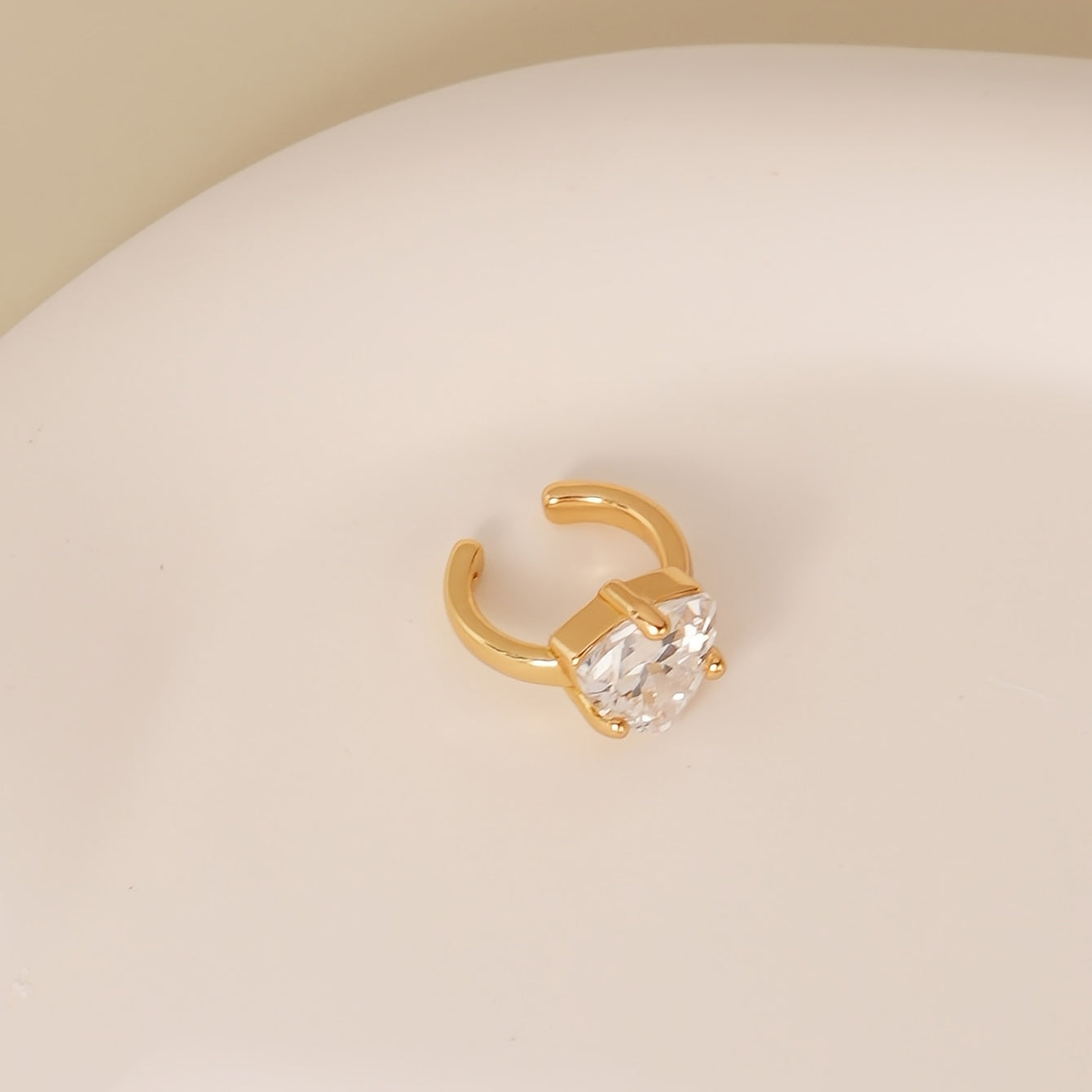 1 Elegant Cute Ear Cuff | Flower Design with Sparkling Synthetic Cubic Zirconia, 14K Golden Plated Copper, Suitable for Daily and Party Occasions, Ideal Valentine'S Day Gift