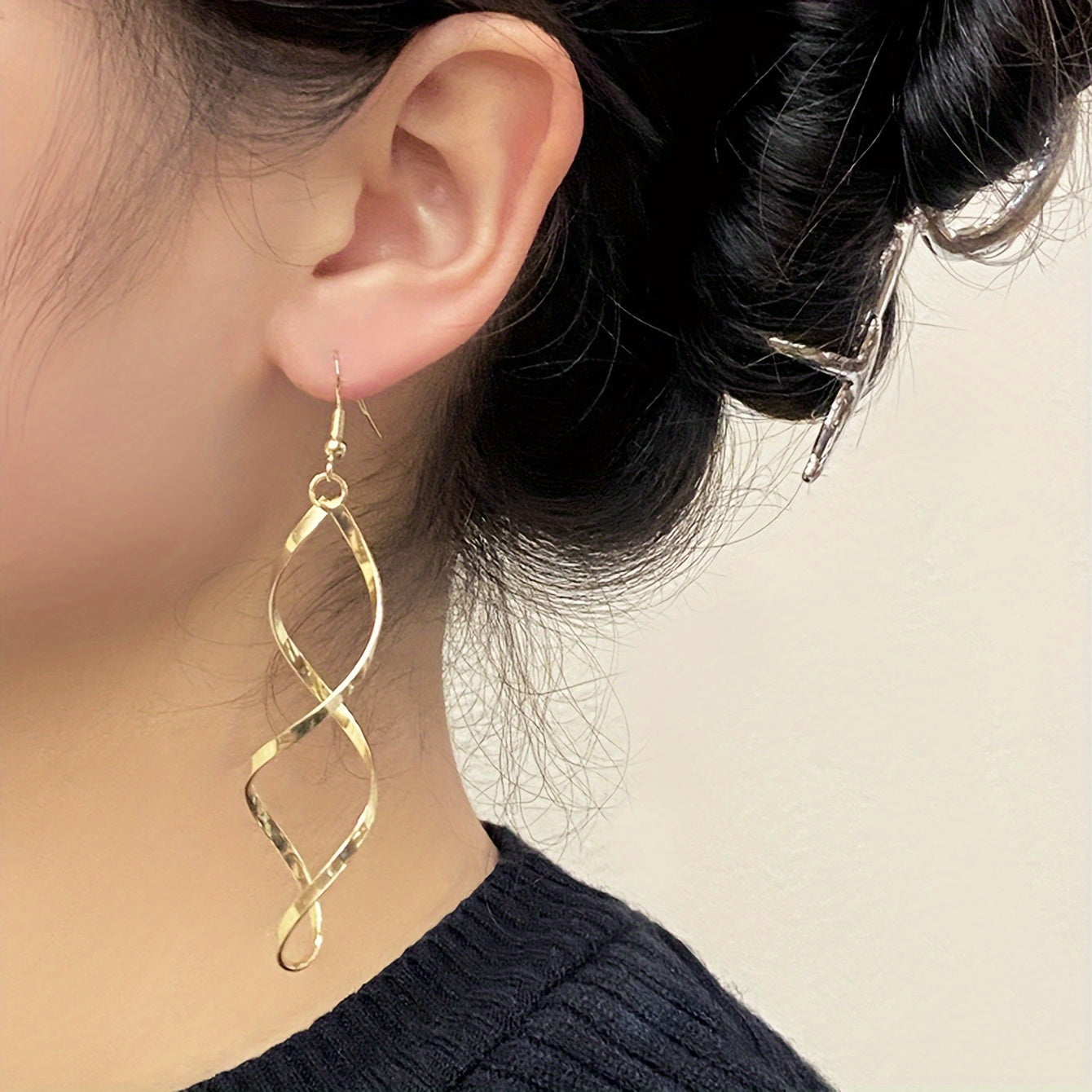 Popular Women'S Earrings, a Pair of Stylish And Unique Spiral Curved Wave Design, Perfect As a New Year Gift