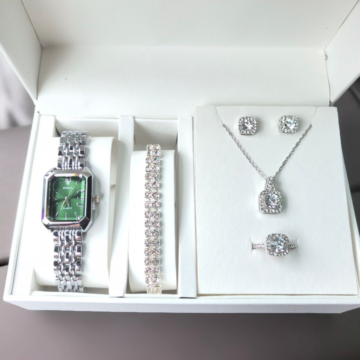 Birthday gift for girl girlfriend to give wife practical high-end watch set to give girlfriend 18-year-old adult gift commemoration