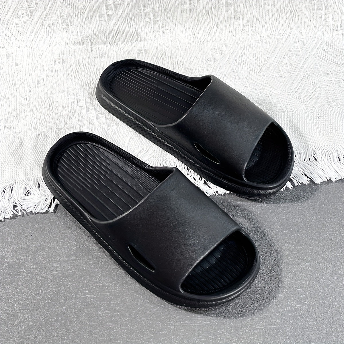 New Four Seasons Hot Selling Fashionable Versatile Casual Soft Minimalist Finger Guard Black Glossy Silent Thick-Soled Non-Slip Odor-Resistant EVA Material Men'S Slip-On Home Cool Slippers
