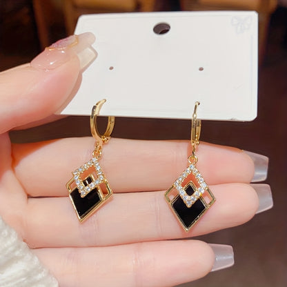 A Pair of Simple, Niche, Lightweight, and Luxurious Double Rhombus Hollowed-out Women's Ear Pendants, Suitable for Daily Gatherings, Gifts, and Year-round Wear.