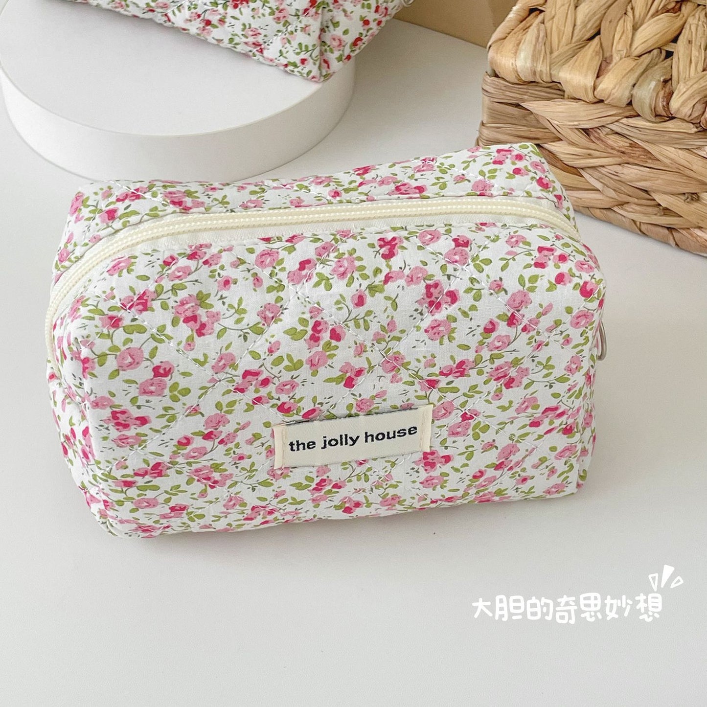 Classic floral cosmetic bag retro niche Harajuku girls high value large capacity travel portable toilet bag