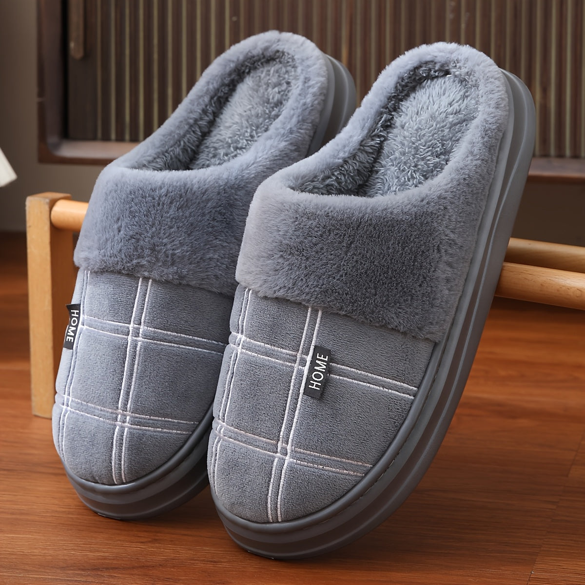A Pair of Winter Warm Men's Plus Size House Slippers