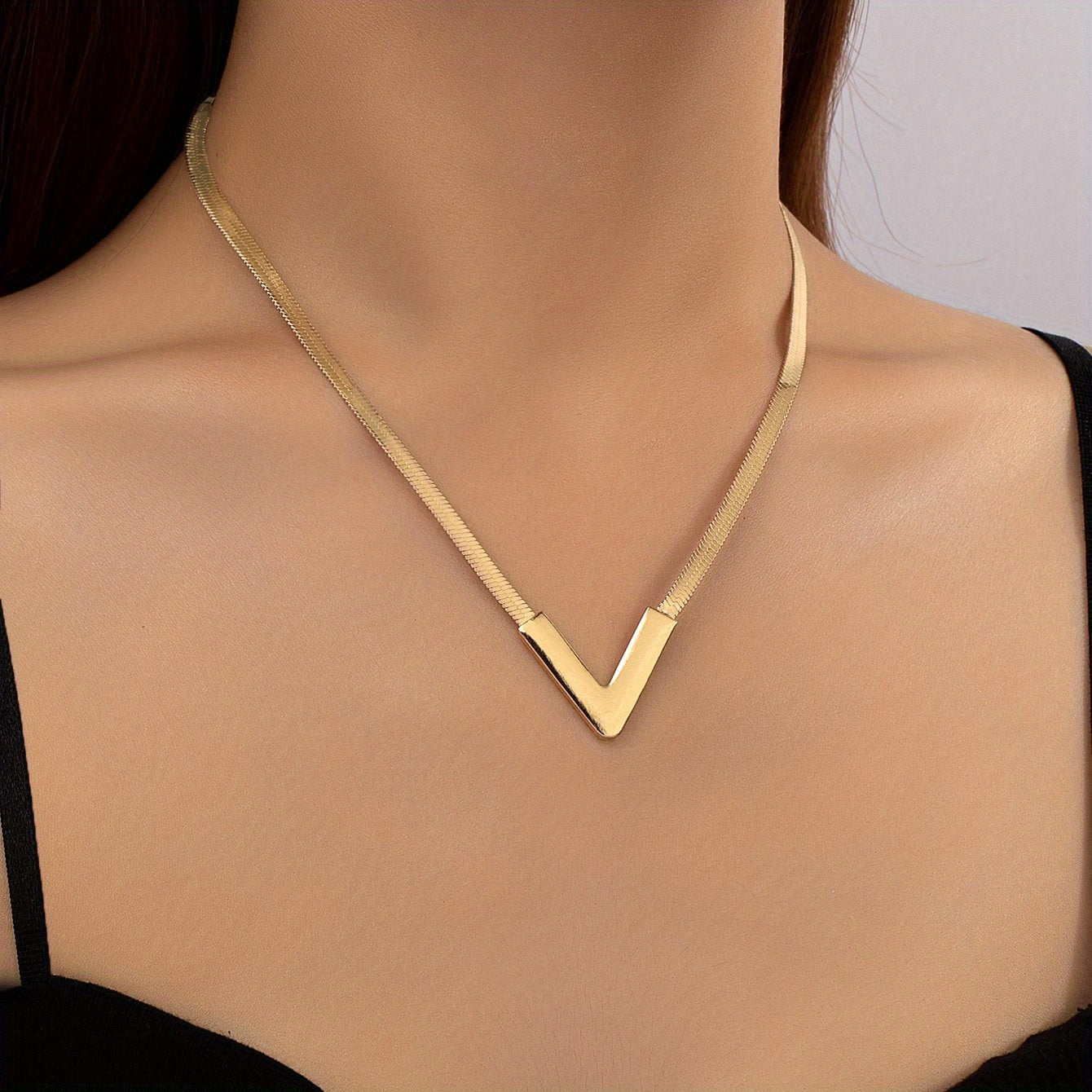 Minimalist V-Shaped Metal Necklace - Elegant Vertical Bar Pendant, Simple Casual Attire & Party, Year-Round Versatile Durable Chain for Casual or Special Occasions, Compatible with all Outfits