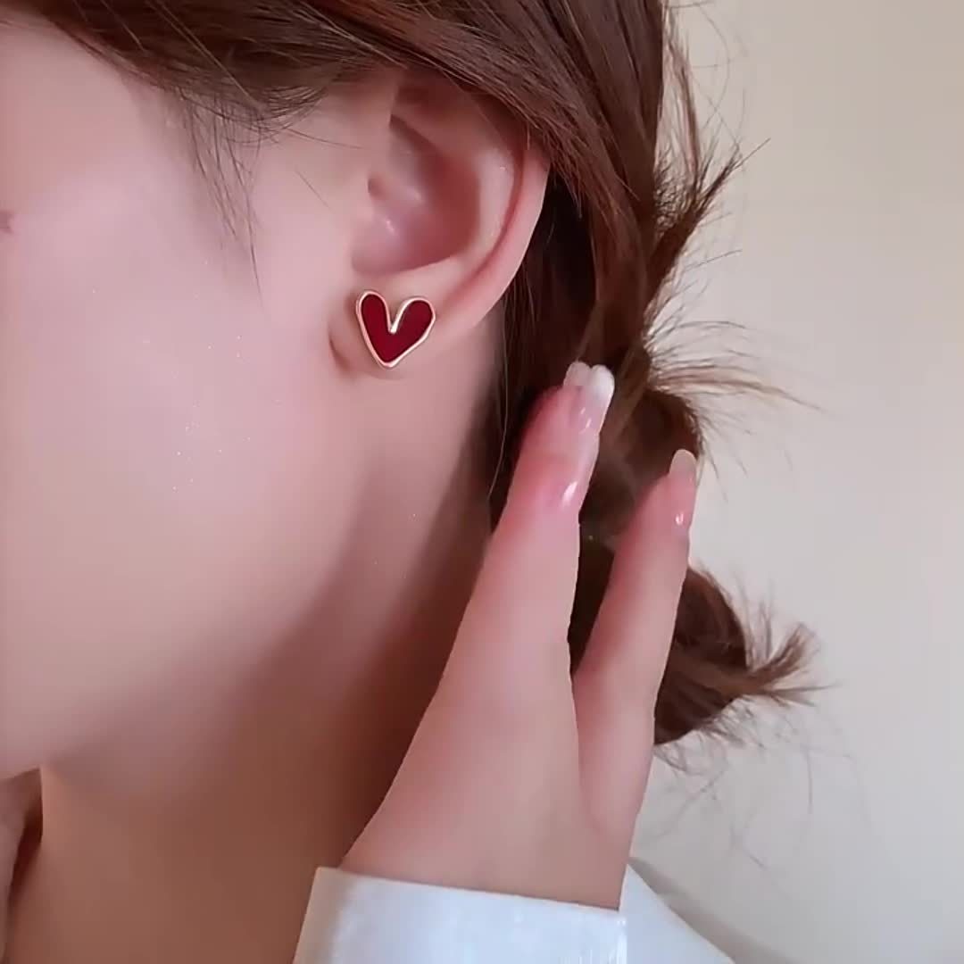 [Elegant Design] 1 Pair Elegant Red Heart Stud Earrings | Zinc Alloy | for Women | Chic and Simple Design | Casual Attire or Gifting
