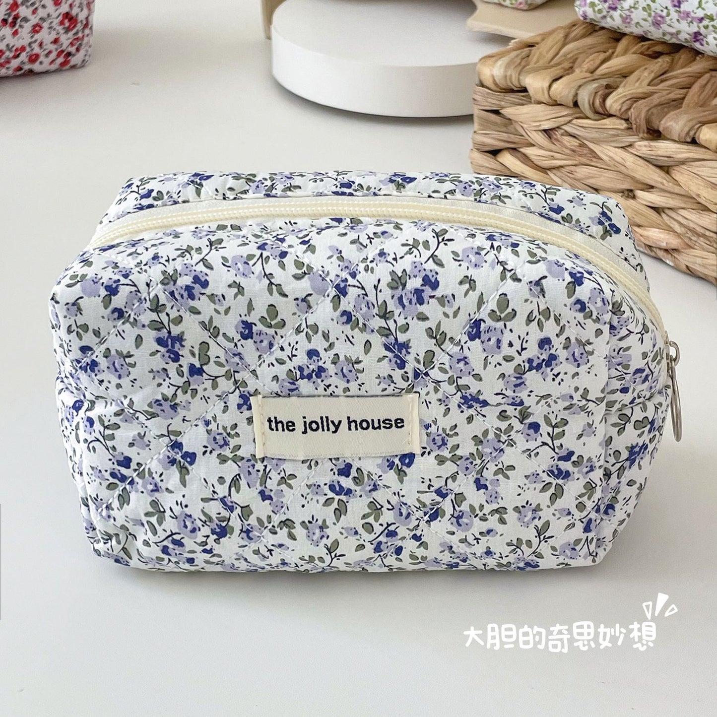 Classic floral cosmetic bag retro niche Harajuku girls high value large capacity travel portable toilet bag