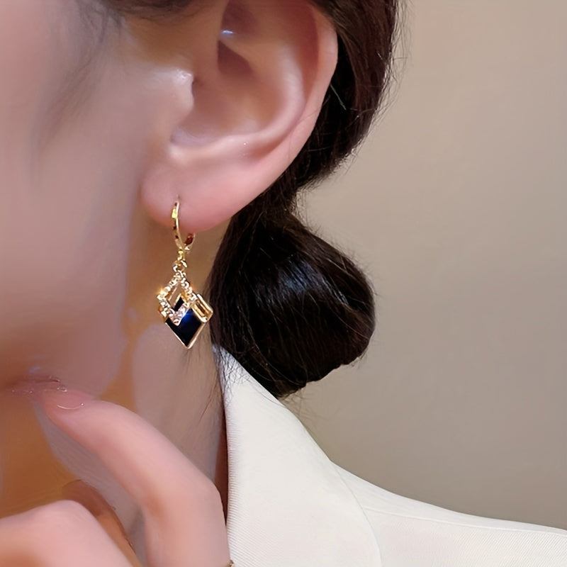 A Pair of Simple, Niche, Lightweight, and Luxurious Double Rhombus Hollowed-out Women's Ear Pendants, Suitable for Daily Gatherings, Gifts, and Year-round Wear.