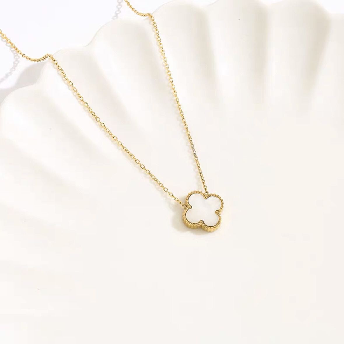 Van Cleef ins niche light luxury titanium steel fading double-sided bracelet high-grade texture necklace four-leaf clover necklace for mother