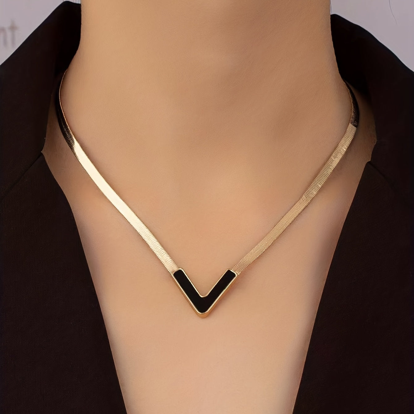 Minimalist V-Shaped Metal Necklace - Elegant Vertical Bar Pendant, Simple Casual Attire & Party, Year-Round Versatile Durable Chain for Casual or Special Occasions, Compatible with all Outfits