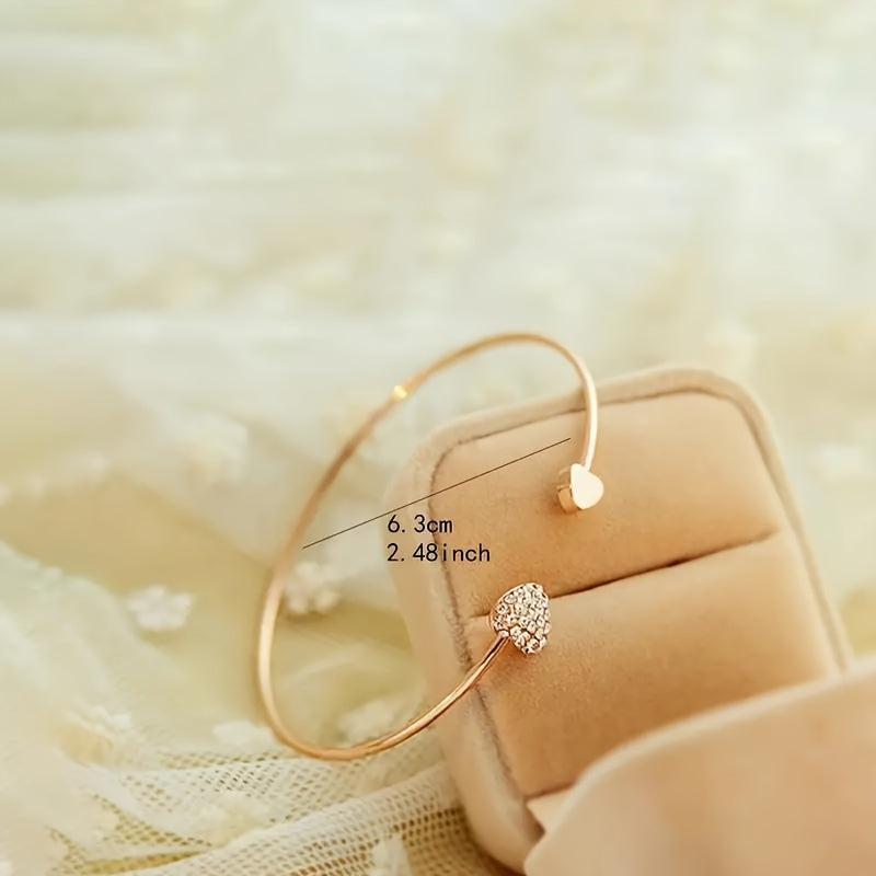 A Minimalist Style Heart-Shaped Open Bracelet for Women, Adorned with Sparkling Rhinestones, Featuring Handcrafted Jewelry Decorations (The Number of Artificial Diamonds May Vary)