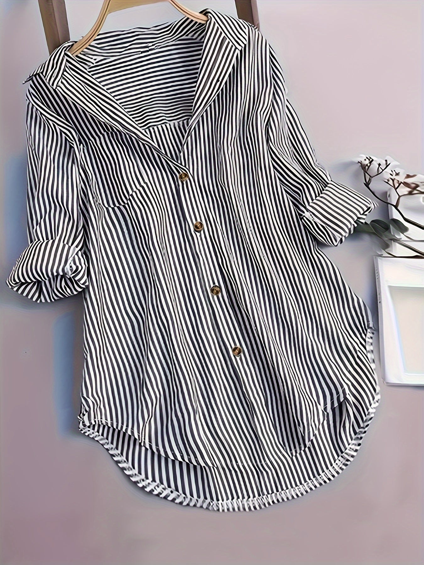 Elegant Striped Shirt for Women, Stylish Long-Sleeve Blouse with a Collar And Pockets