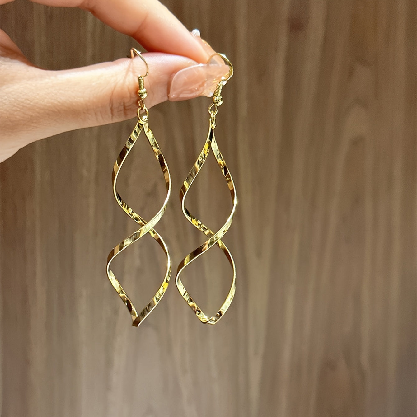 Popular Women'S Earrings, a Pair of Stylish And Unique Spiral Curved Wave Design, Perfect As a New Year Gift