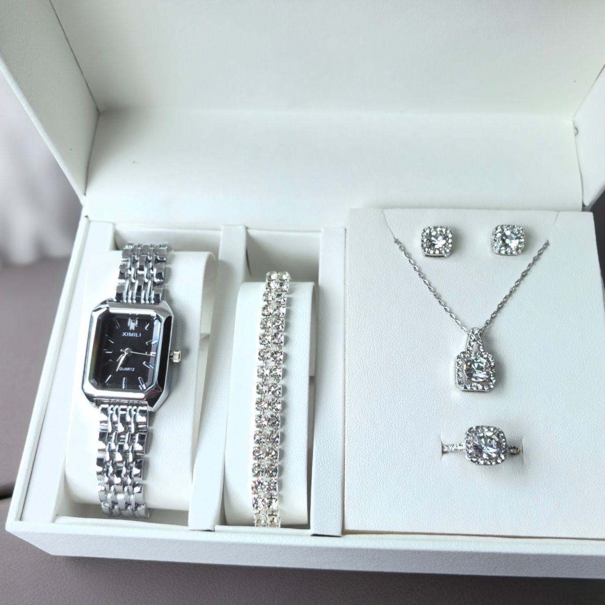 Birthday gift for girl girlfriend to give wife practical high-end watch set to give girlfriend 18-year-old adult gift commemoration