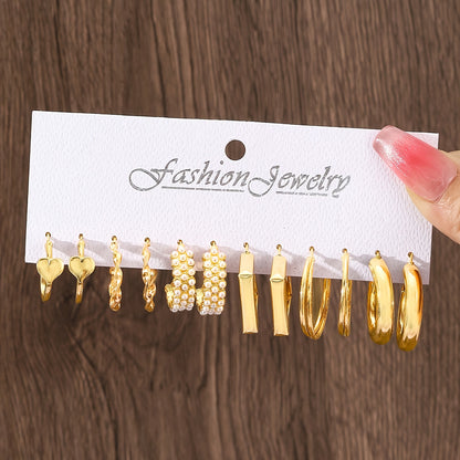Stylish Minimalist Golden Heart-Shaped Earrings Set, a Perfect Gift for Couples