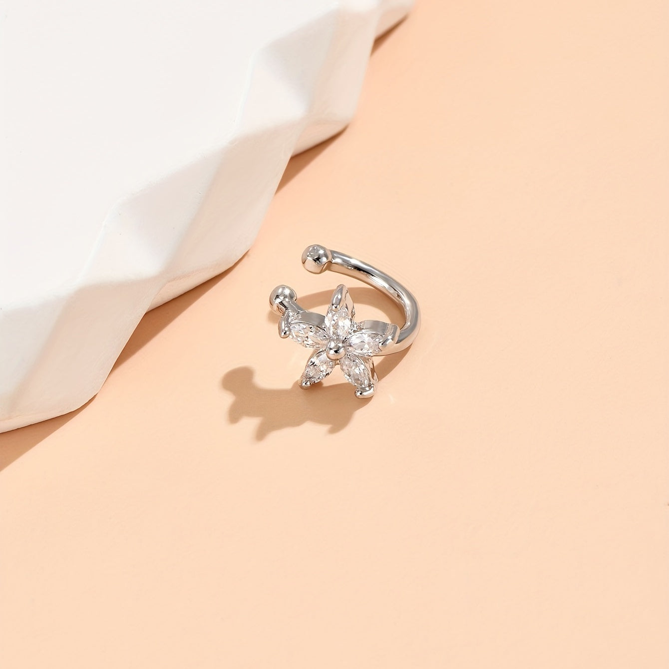 1 Elegant Cute Ear Cuff | Flower Design with Sparkling Synthetic Cubic Zirconia, 14K Golden Plated Copper, Suitable for Daily and Party Occasions, Ideal Valentine'S Day Gift