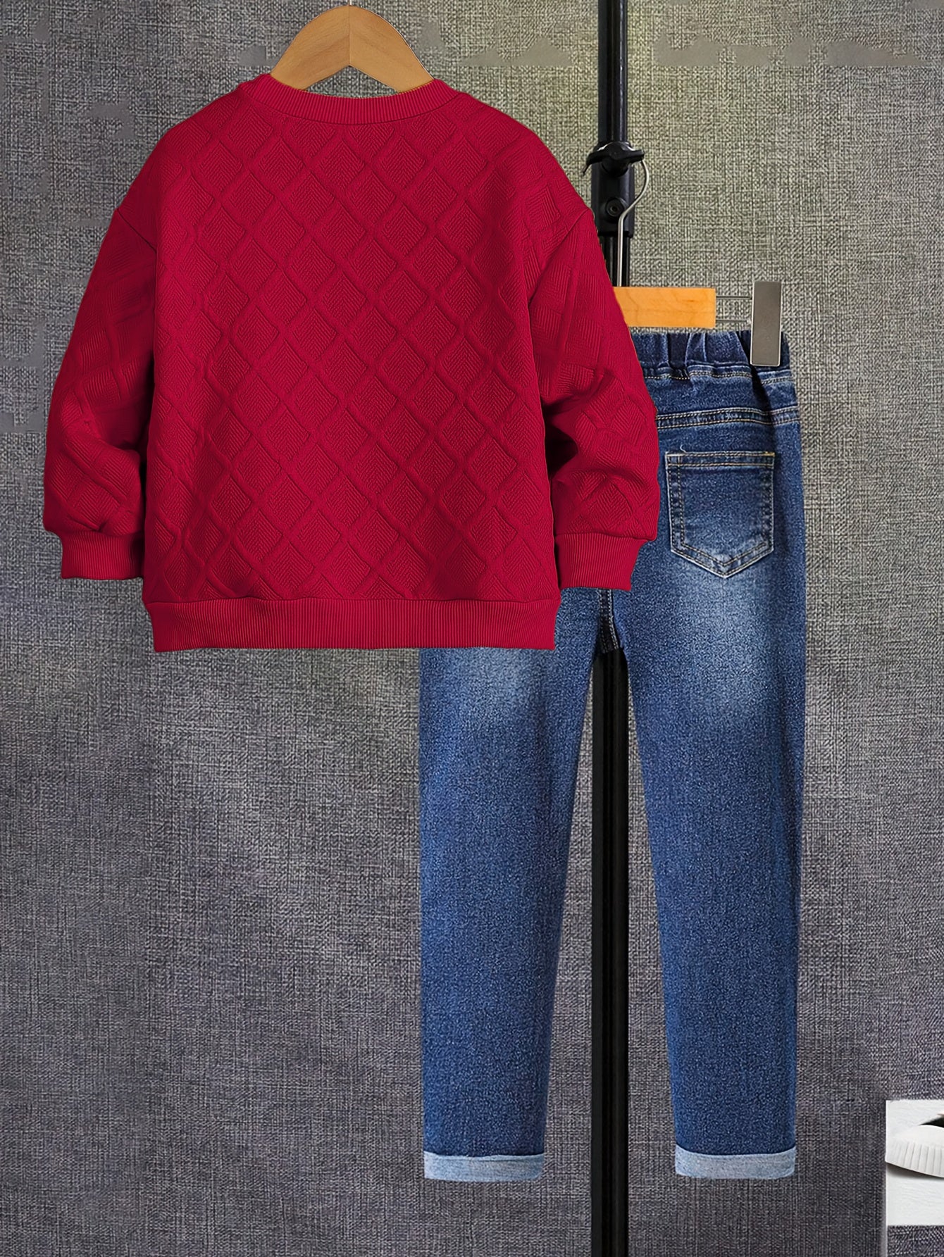 Boys' Long Sleeve Orange Crew Neck Sweatshirt with English Print Pullover and Casual Jeans Set, New Autumn Outfit Two-Piece, Perfect for Outdoor