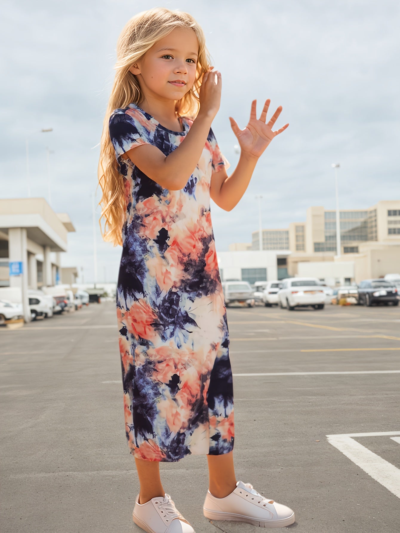 Girls' Dress for Spring And Summer, Lightweight Short-Sleeve, Mid-Length, Stylish And Trendy Summer Clothing for Girls, with Randomly Dyed Color Patterns
