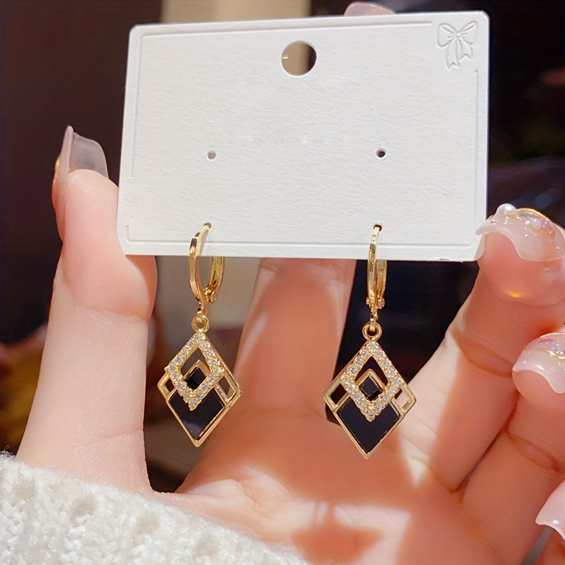 A Pair of Simple, Niche, Lightweight, and Luxurious Double Rhombus Hollowed-out Women's Ear Pendants, Suitable for Daily Gatherings, Gifts, and Year-round Wear.
