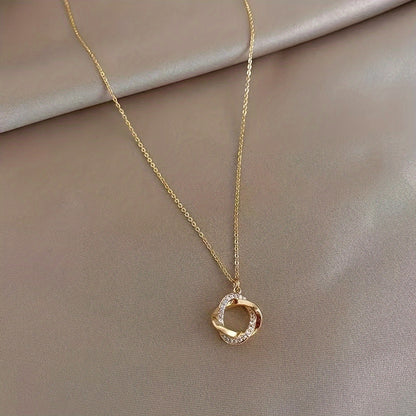 Women'S Stylish Pendant Necklace Featuring a Easy And Elegant Design with Faux Zinc Alloy Pendant, Perfect for Vacations And Everyday Wear