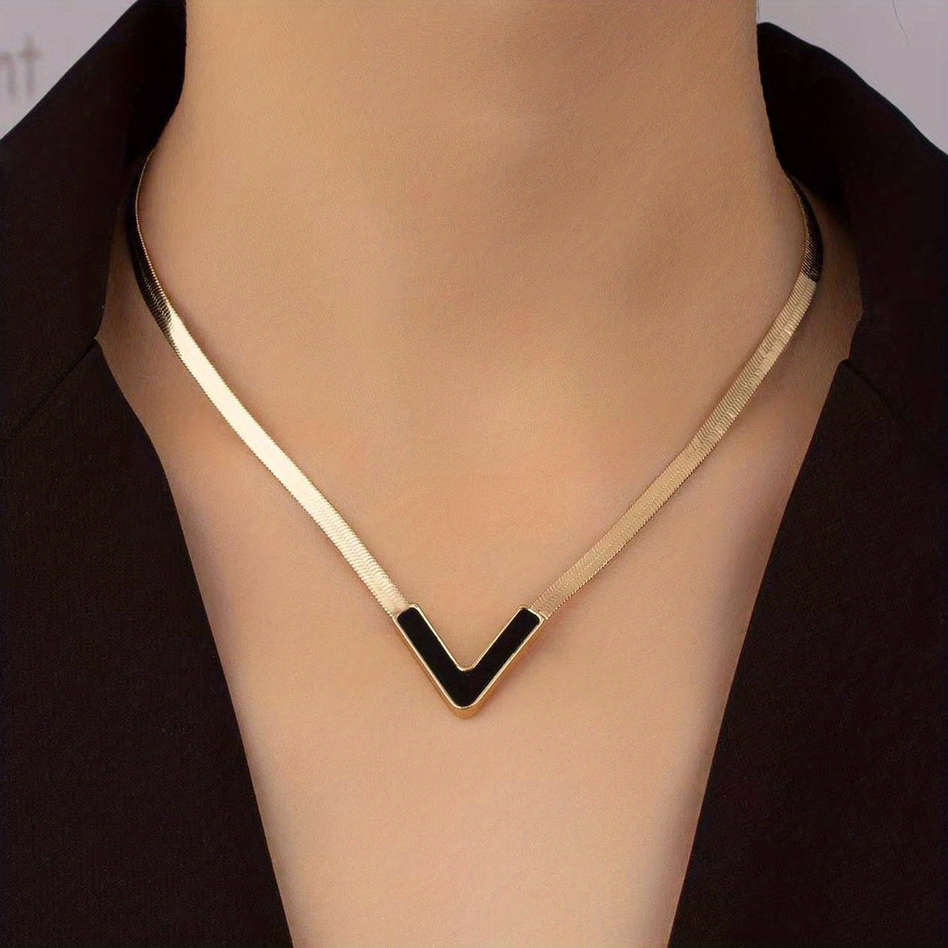 Minimalist V-Shaped Metal Necklace - Elegant Vertical Bar Pendant, Simple Casual Attire & Party, Year-Round Versatile Durable Chain for Casual or Special Occasions, Compatible with all Outfits