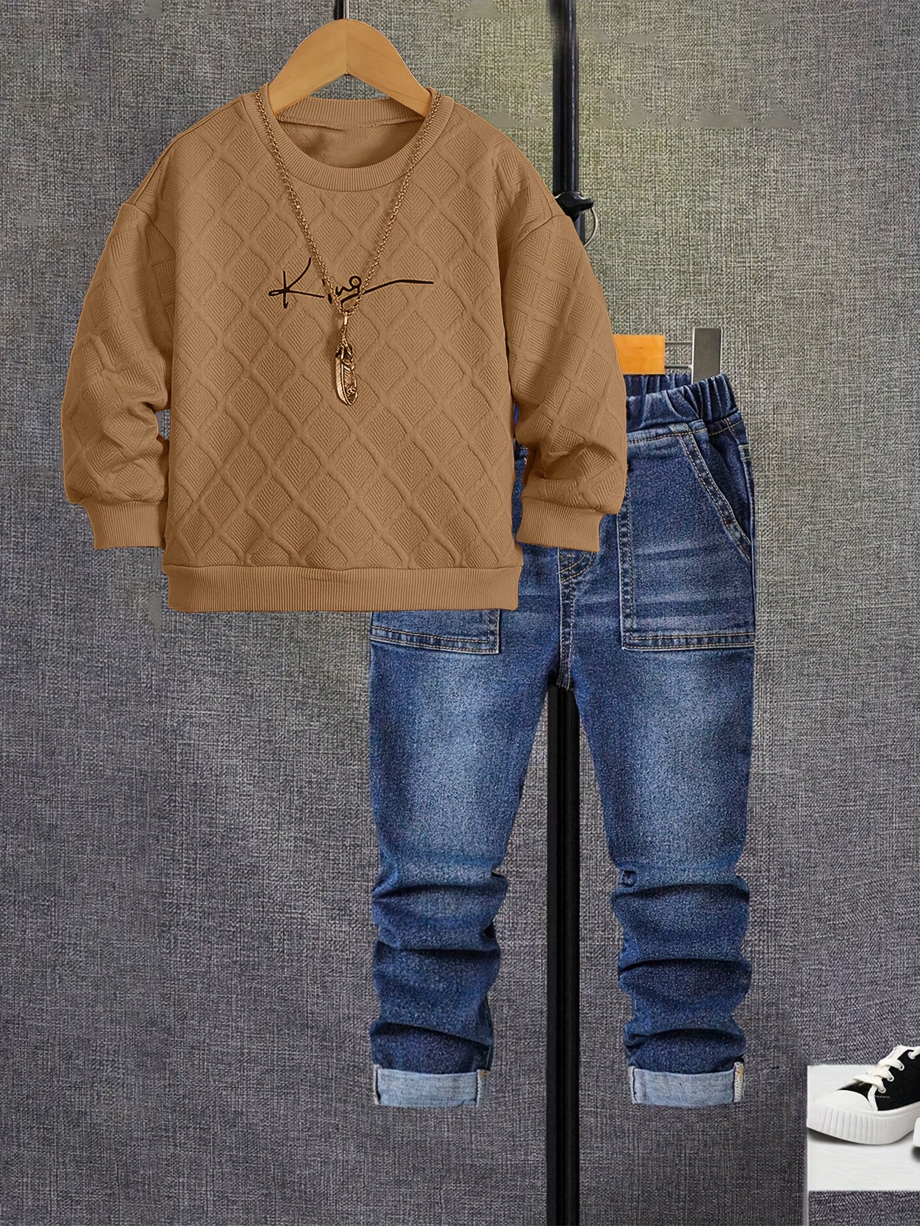 Boys' Long Sleeve Orange Crew Neck Sweatshirt with English Print Pullover and Casual Jeans Set, New Autumn Outfit Two-Piece, Perfect for Outdoor