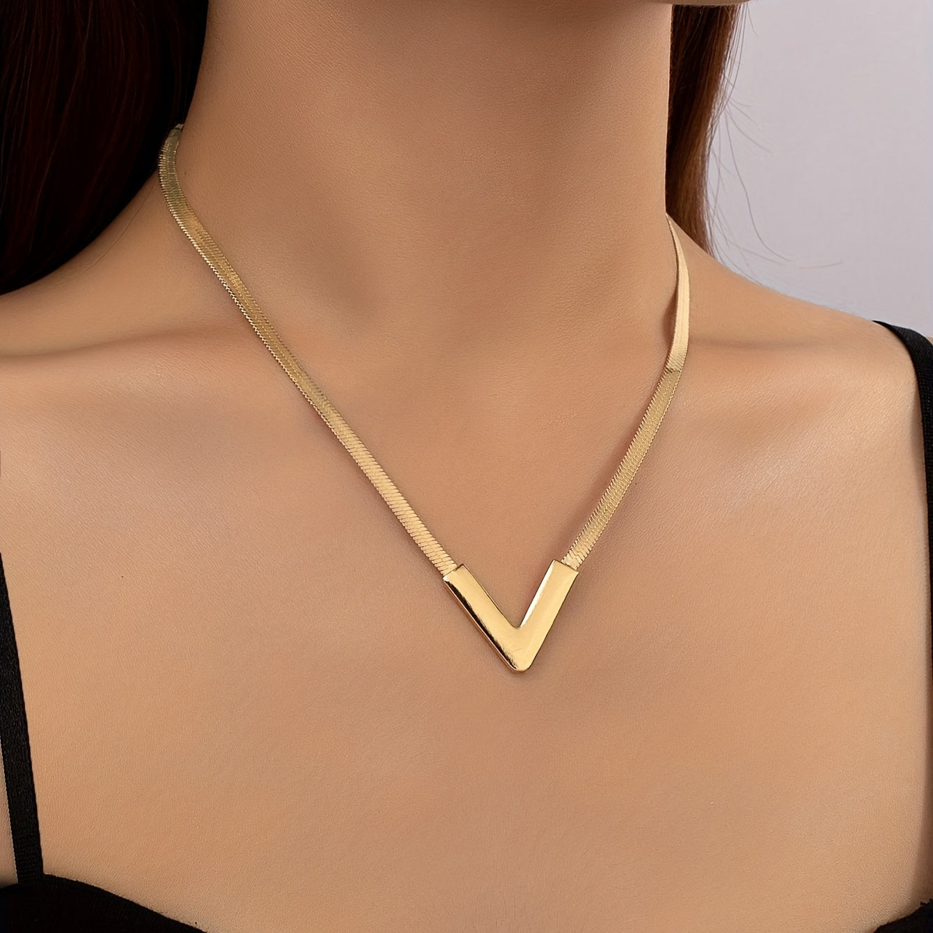 Minimalist V-Shaped Metal Necklace - Elegant Vertical Bar Pendant, Simple Casual Attire & Party, Year-Round Versatile Durable Chain for Casual or Special Occasions, Compatible with all Outfits